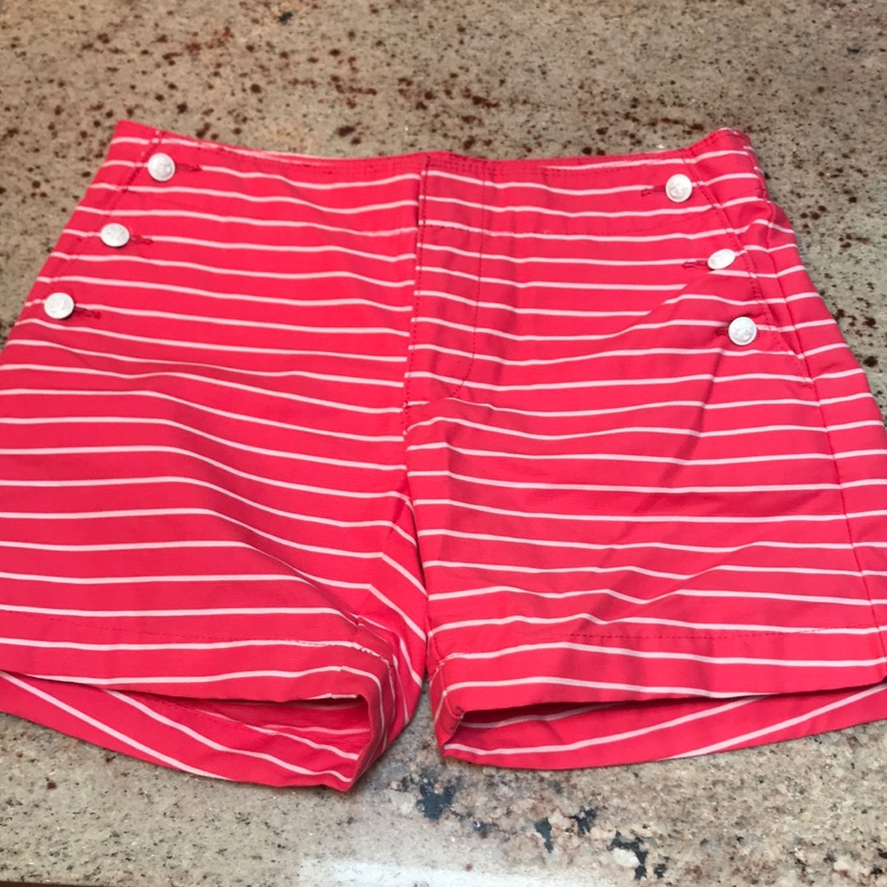 Mid thigh Tommy Hilfiger shorts